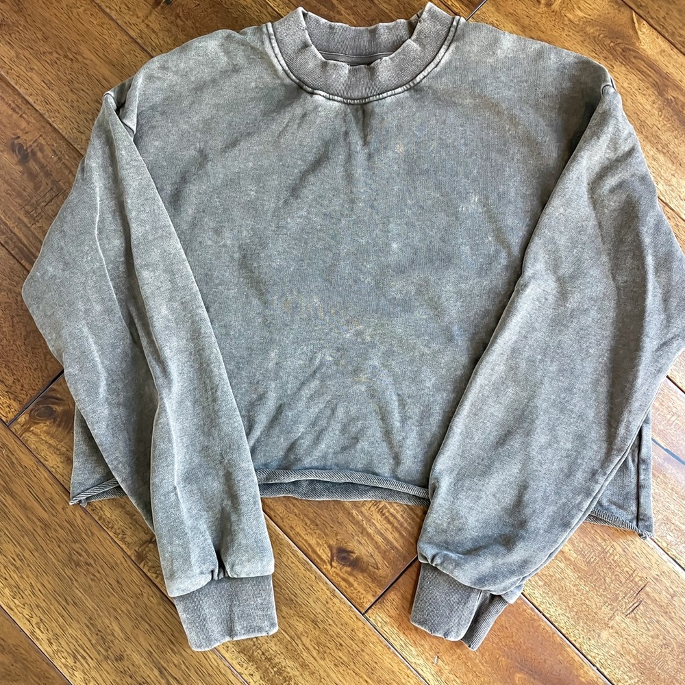 Casual mineral washed  Women's cropped sweatshirt